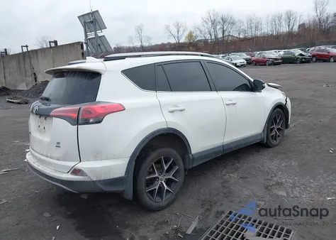2018 Toyota Rav4 Se z USA, uszkodzony, nr VIN JTMJFREV7JJ221747